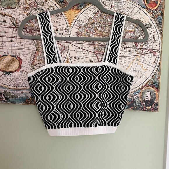 Calla Jacquard Crop Tank - Picture 6 of 7